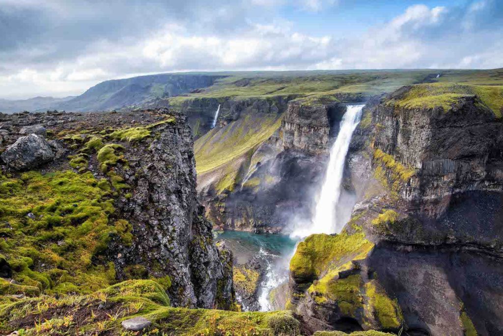 View of the Haifoss waterfall from the top of the cliff