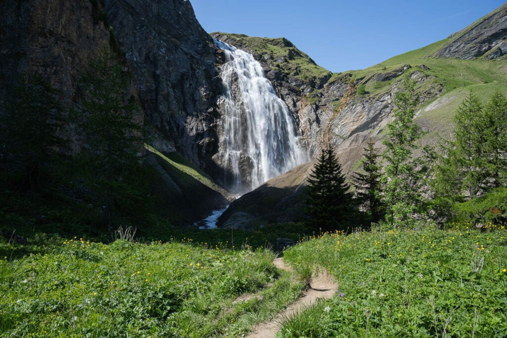 Hiking trail to the upper Engstligen Waterfall
