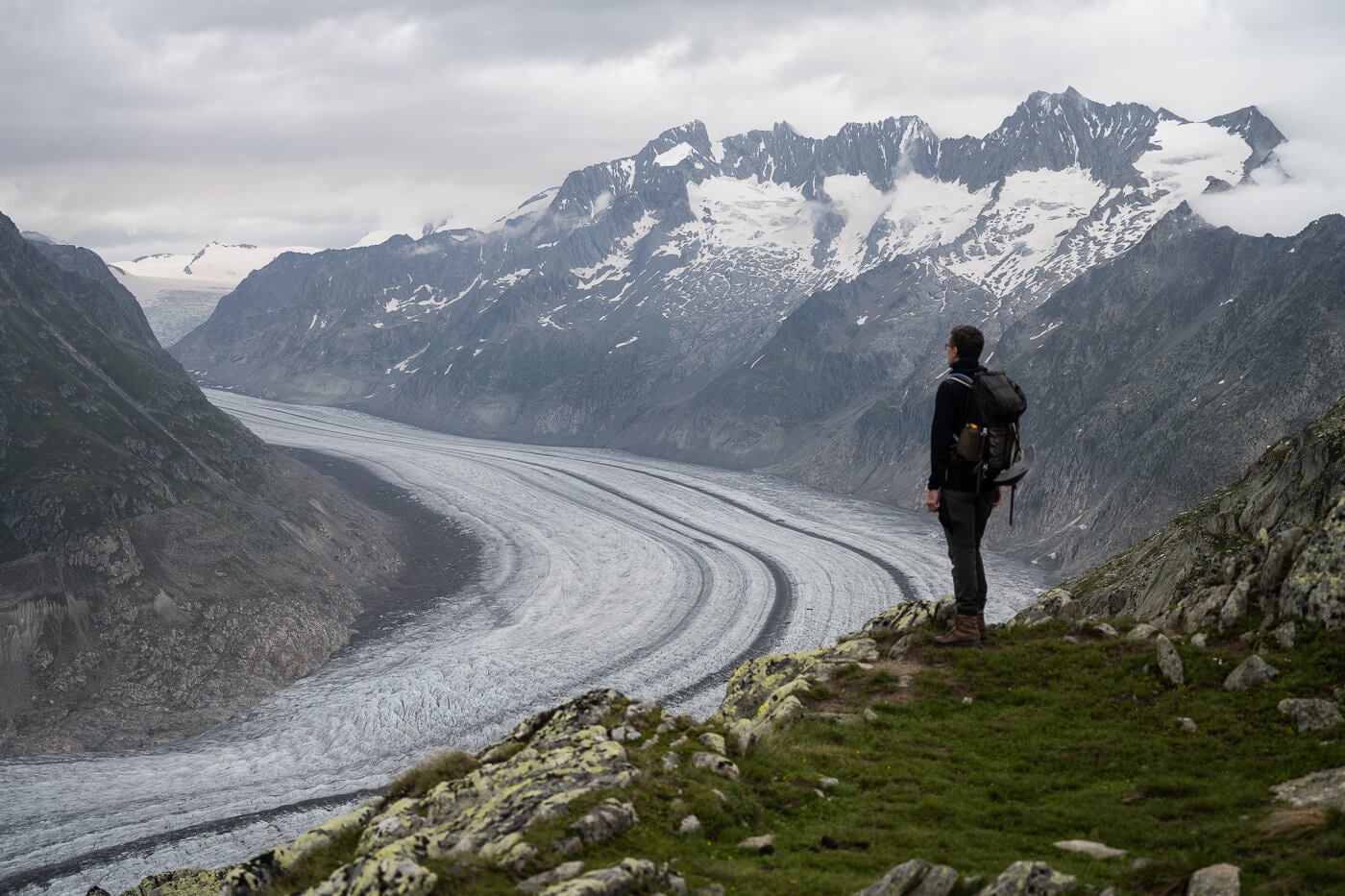 Hiker looking at the Aletsch glacier