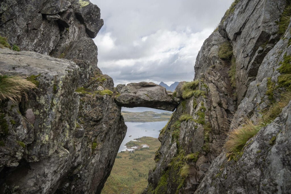 Boulder wedged between two cliffs at Djevelporten