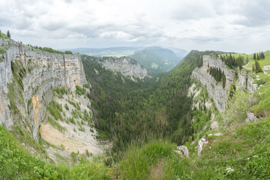 Panoramic image of a hotshot canyon called crux du van in Switzerland