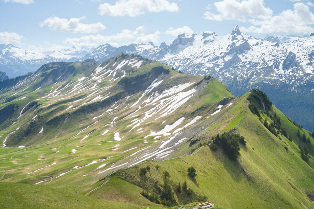 View from Huuser Stock toward Klingenstock on the ridge hike to Fronalpstock.