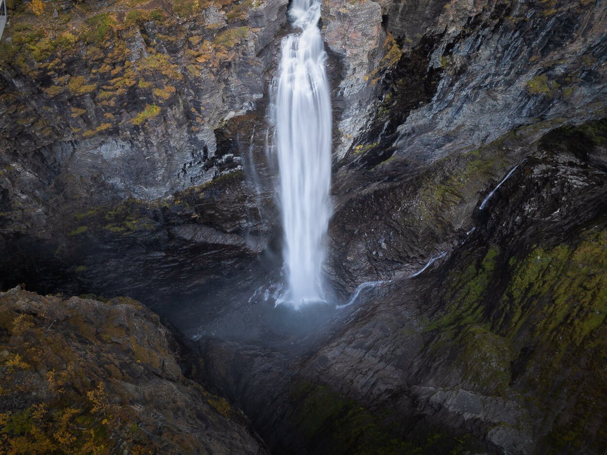 Waterfall that can be viewed from the Gorsa Bridge