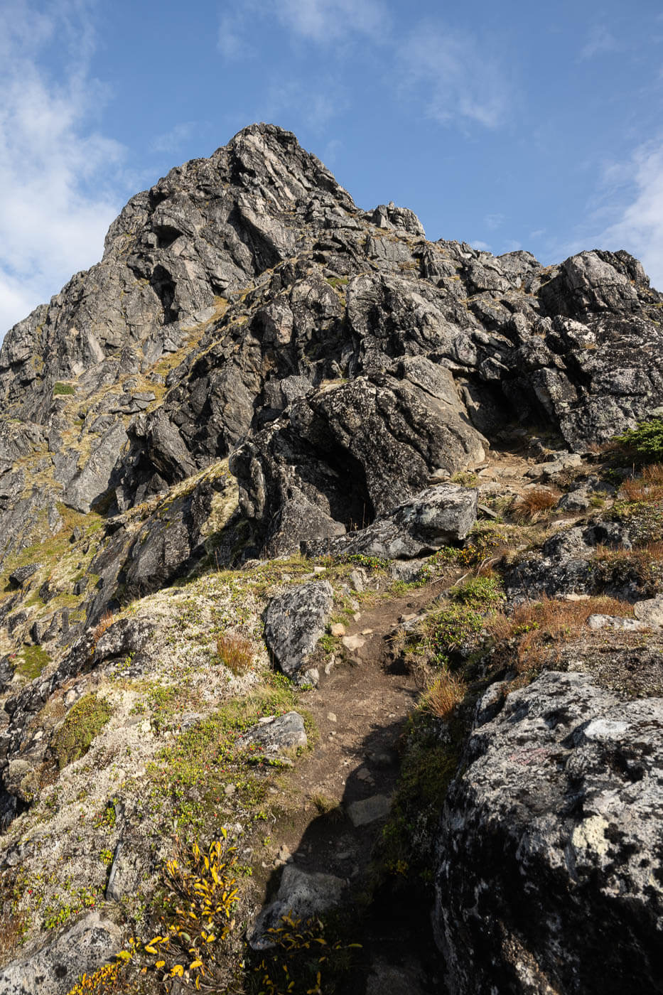 A steep section of the hike to Breidtinden that requires climbing.