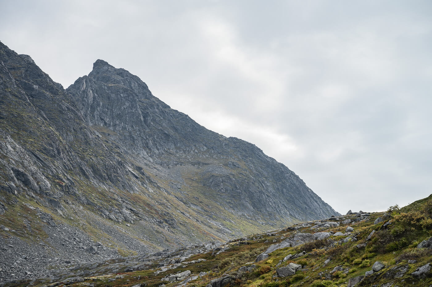 View of bReidtinden from the hiking trail