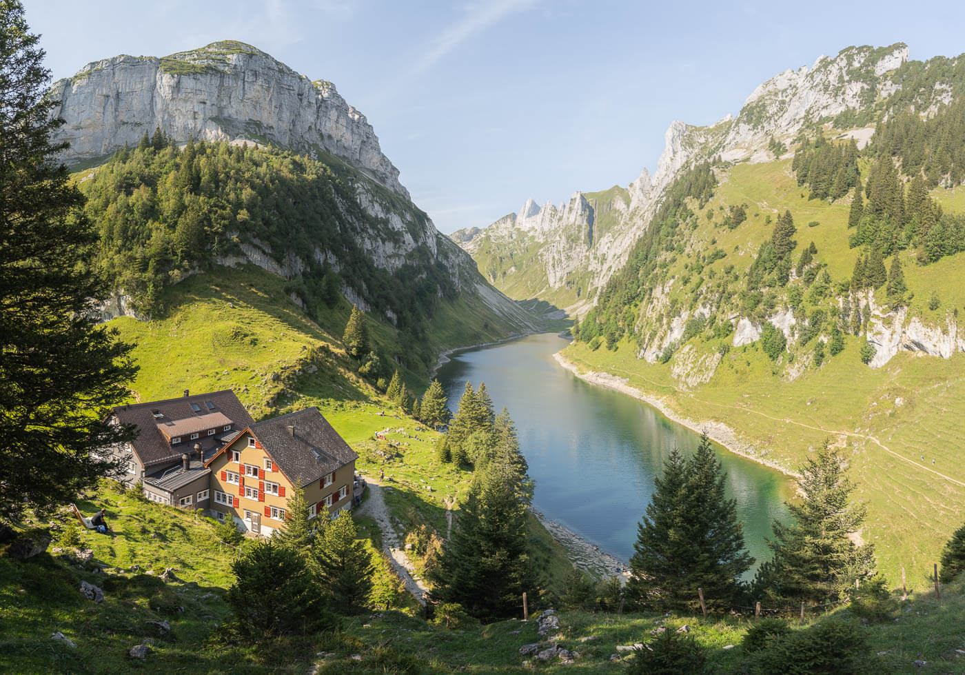View of the Bollenwees Berggasthaus above Falensee