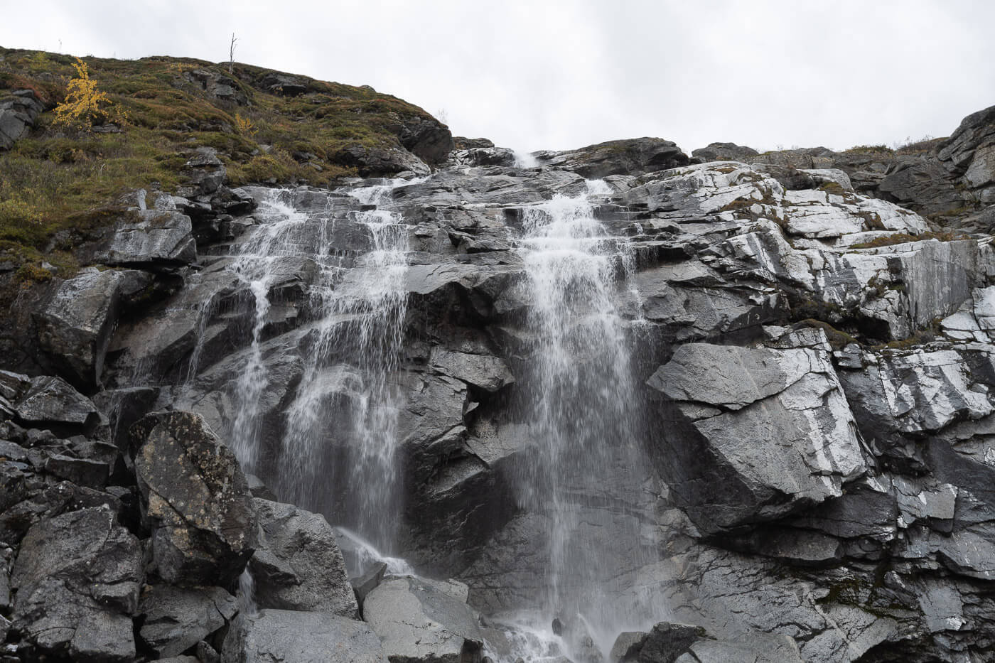 Laktajakk Waterfall closeup photo