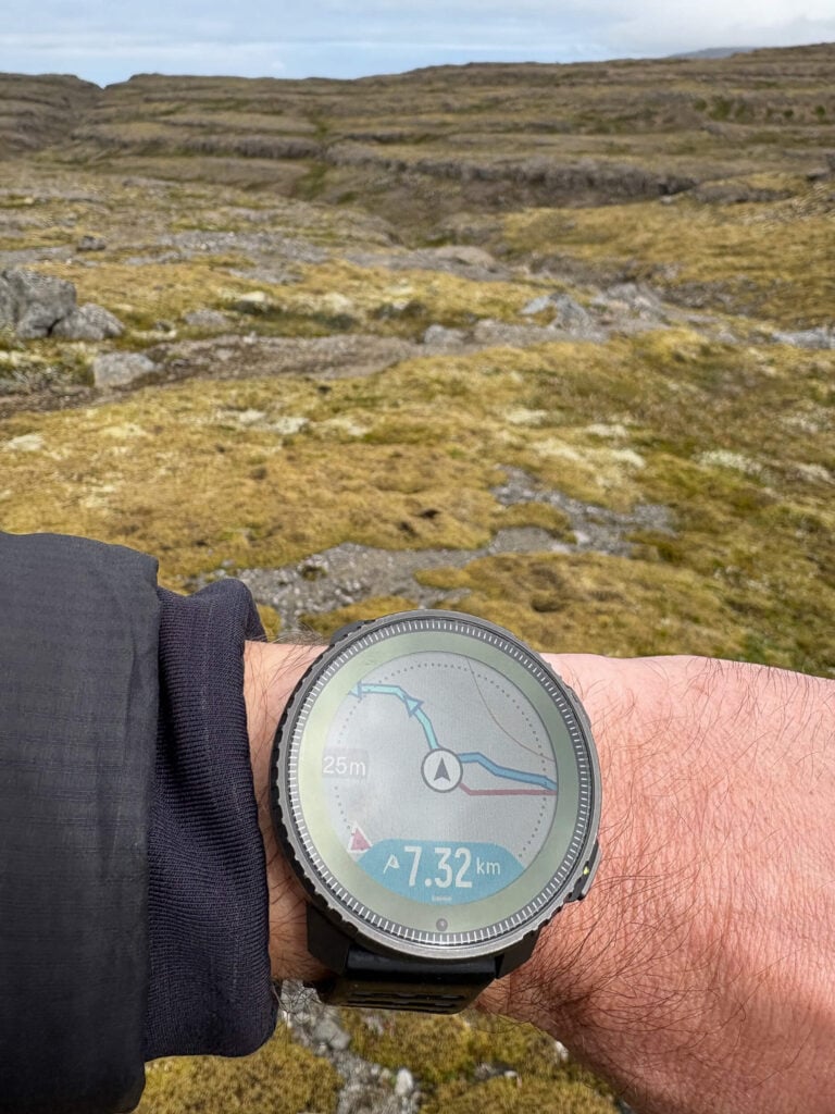 Suunto Vertical under sunlight reflection shows perfect visibility