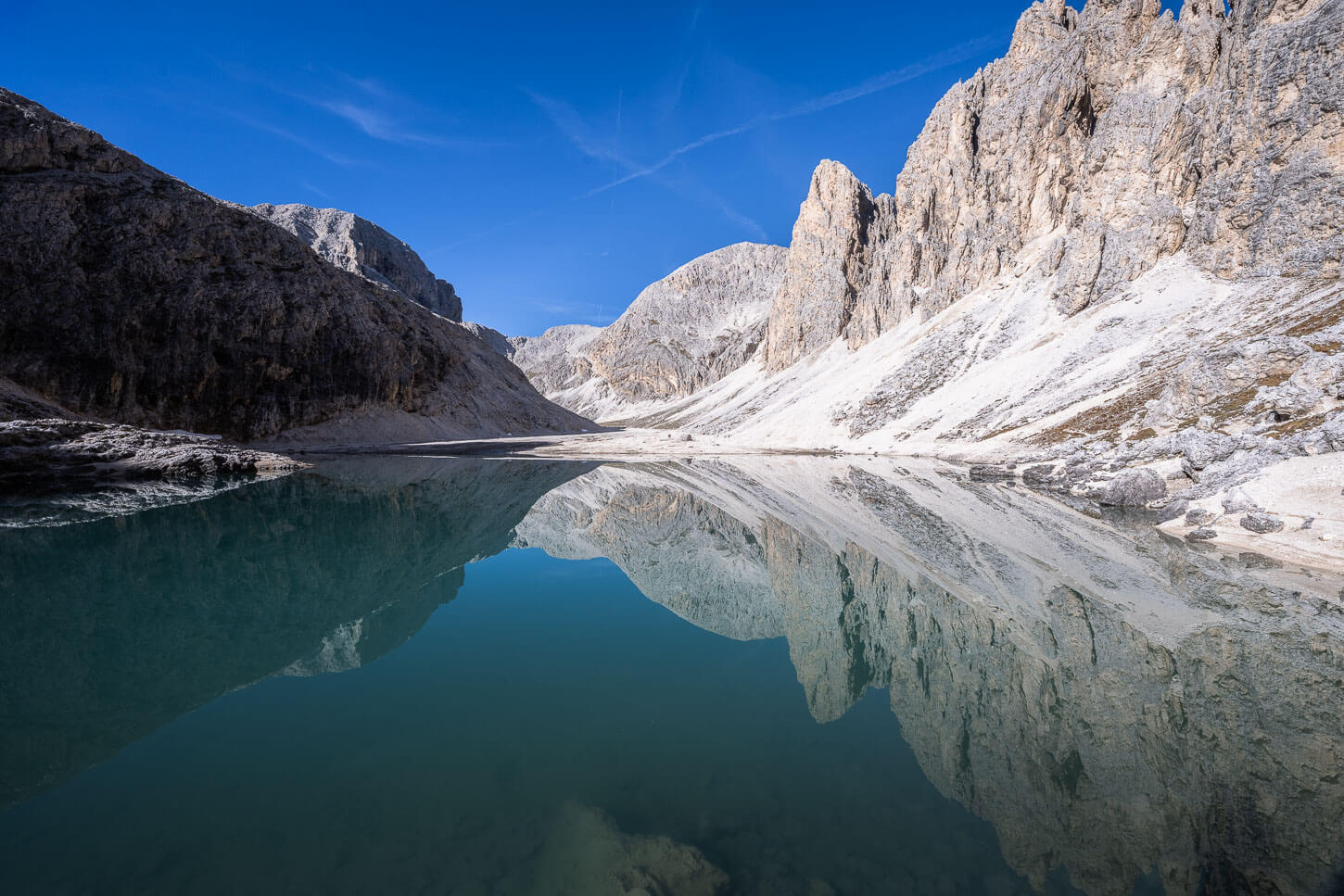 Lago di Antermoia on a Sunny day, one of the best hikes and photo spots in the Dolomites around Val di Fassa.
