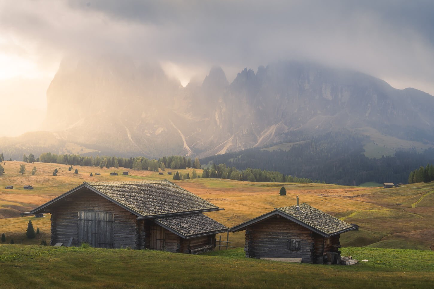 Alpe di siusi viewpoint that can be reached on a short hike and is one of the best Sunrise photo sports in the Dolomites.