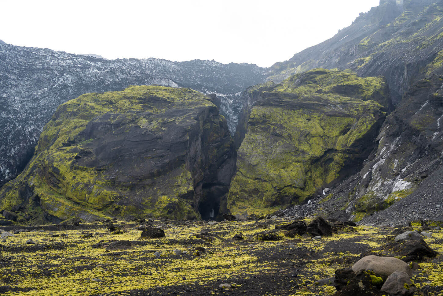 Giant boulder split in two in Thorsmork