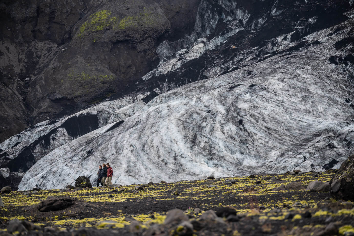 Hikers next to the Gígjökull glacier tongue