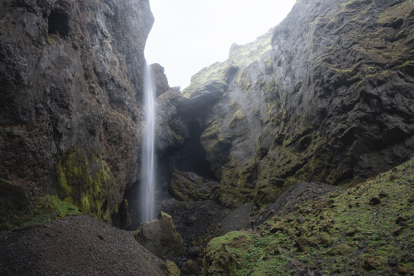 Remundargilsfoss waterfall on the purple hiking trail in Þakgil