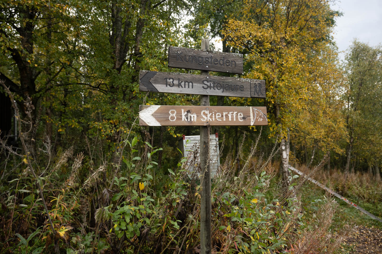 Skierfe Trailhead sign at the Aktse Hut.
