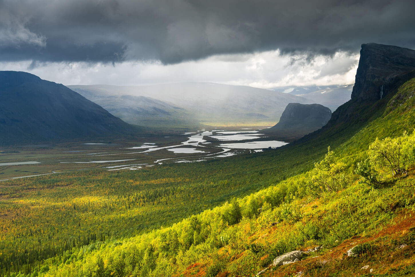 View of the Rapadalen valley during the hike to Skierfe, which is visible in the photo on the top right