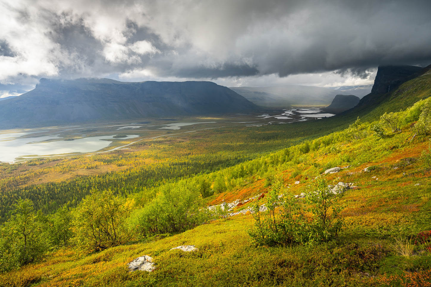 View of Rapadalen valley on a lookouot accessible while on the hike to Skierfe.