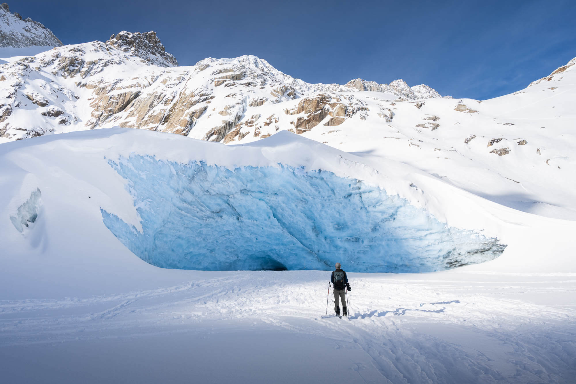 Sidelengletscher view with a hiker on snowshoes in front of the glacier