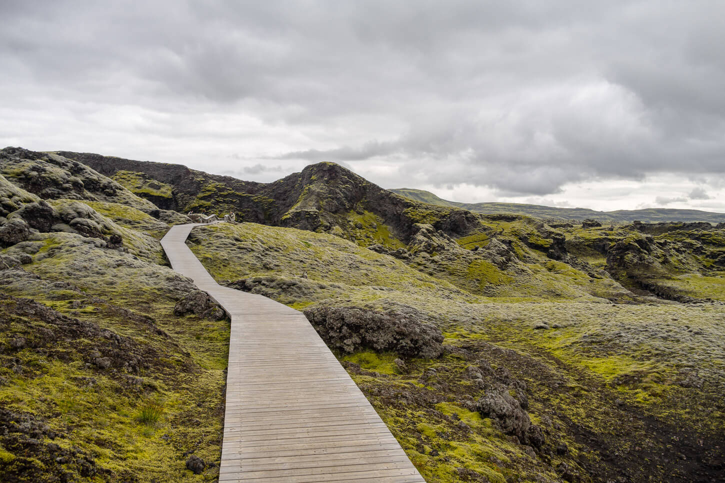 Boardwalk across a lava field to the Tjarnargígur Crater