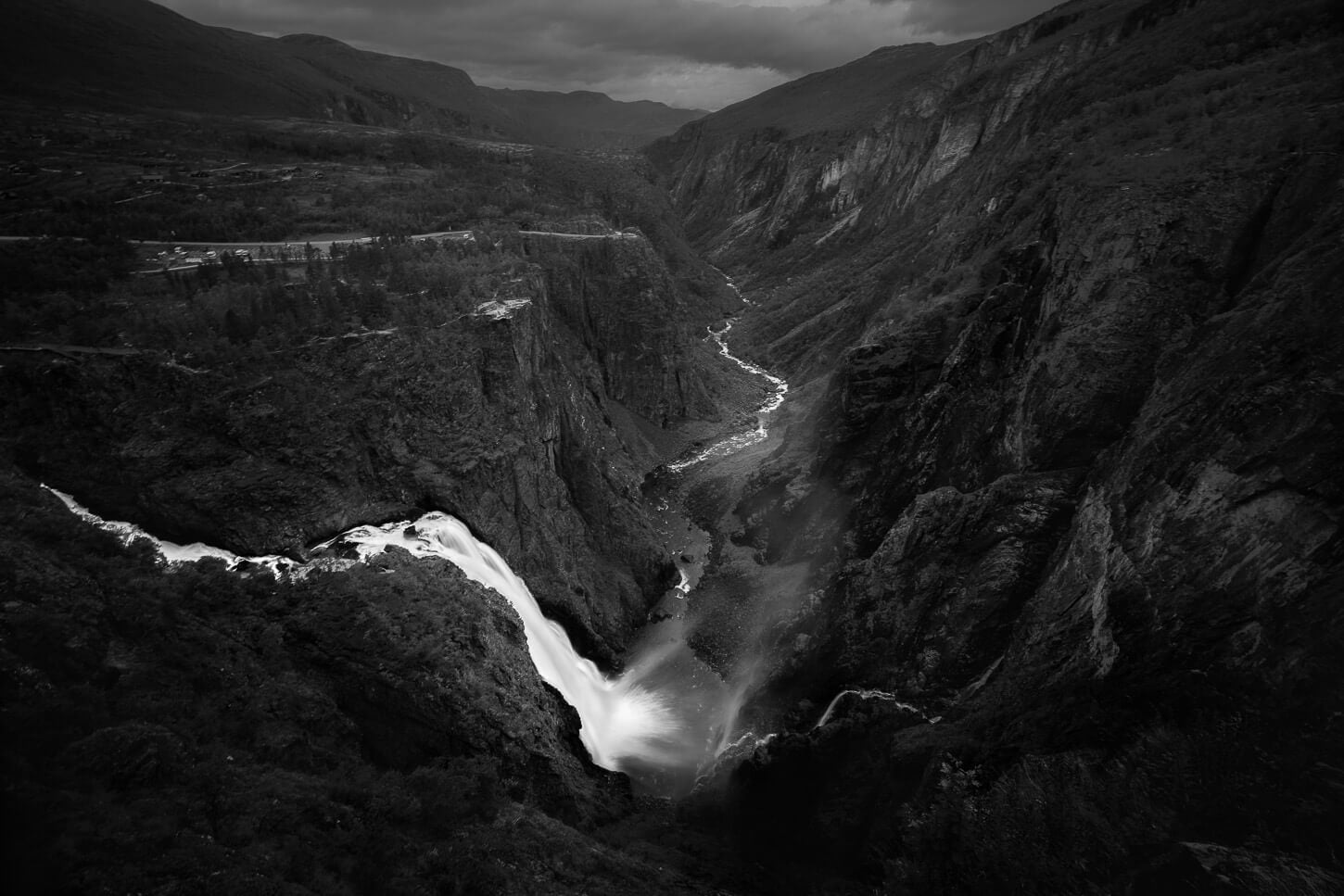 Black and white photo of Vøringsfossen/