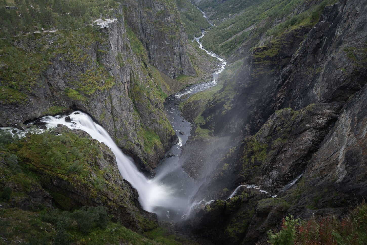 Long exposure photo of Vøringsfossen from the main photo spot