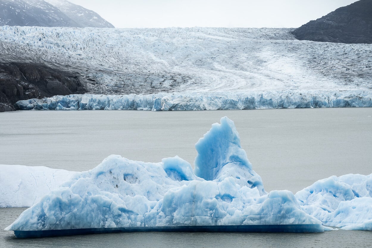 Blue Iceberg floating in lago grey, in front of the Grey glacier.