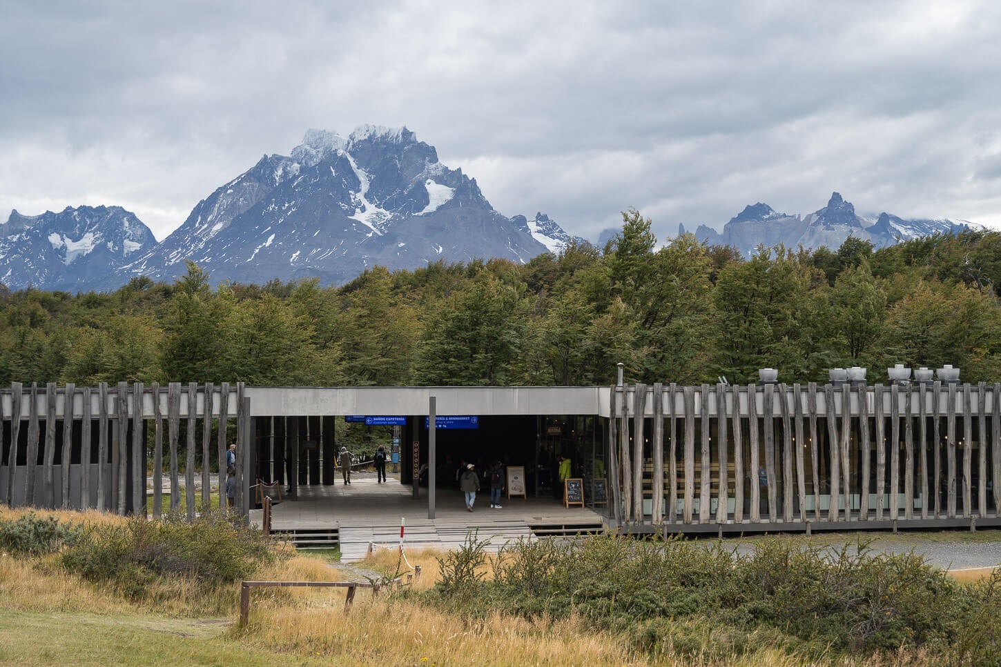Rio Pingo Restaurant/Visitors center, trailhead of the Mirador de los Hielos trail.