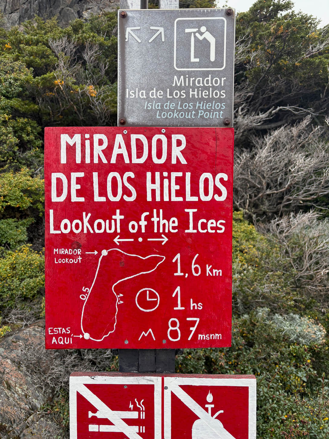 mirado De Los hielos sign showingh the hike and distance around Isla del Los Hielos