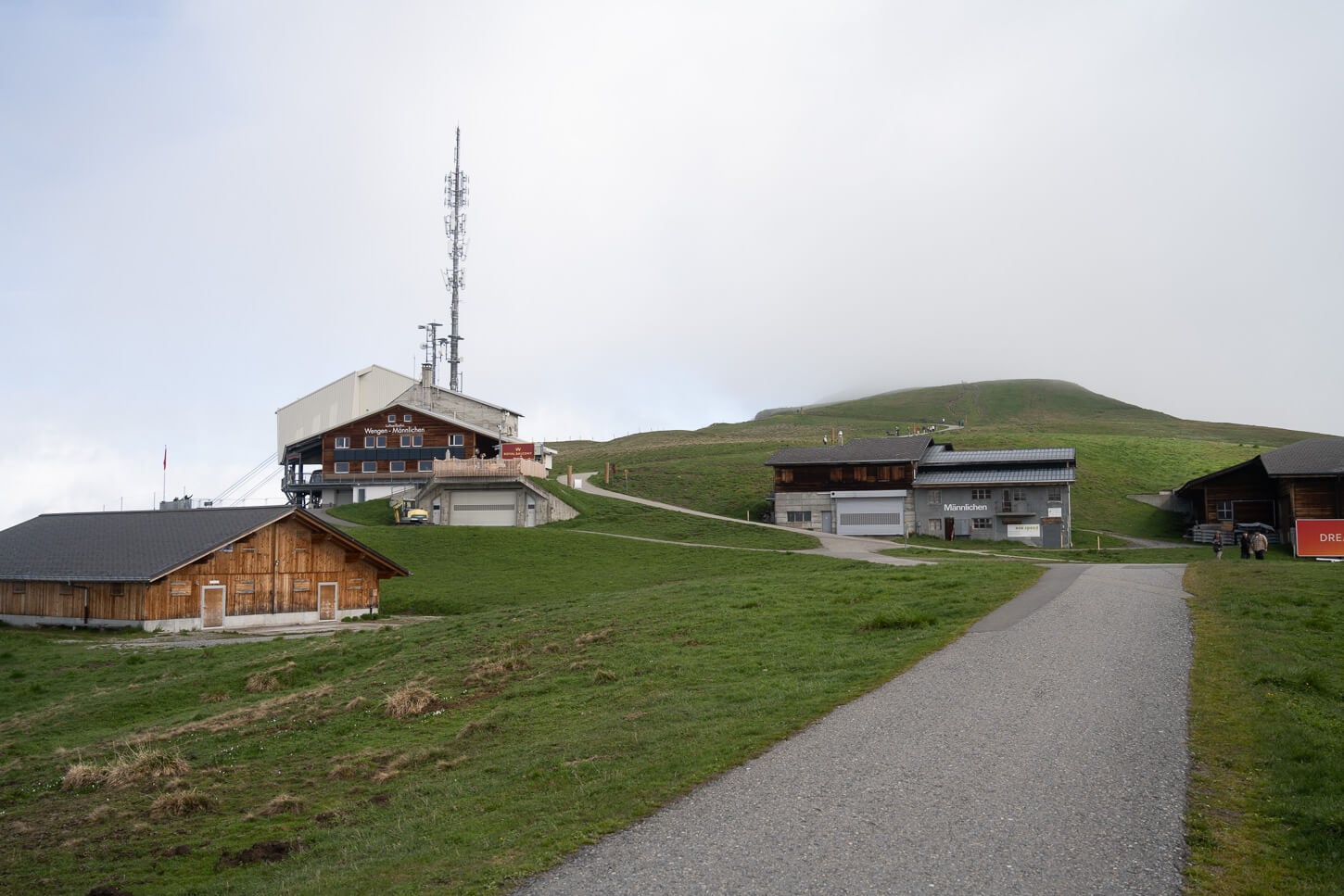 Männlichen mountain station, where a gravel road leads to the observation deck.