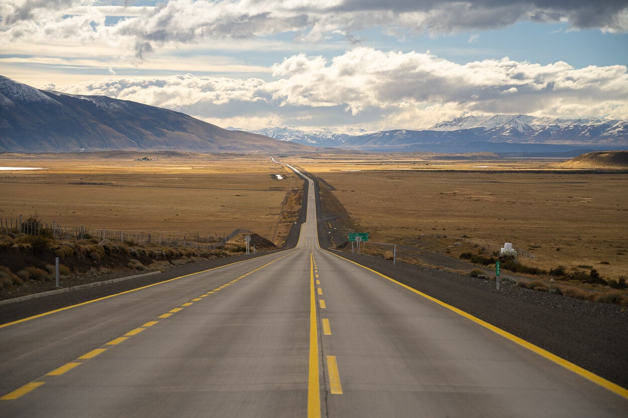 Road in Chile, vanishing into the distance