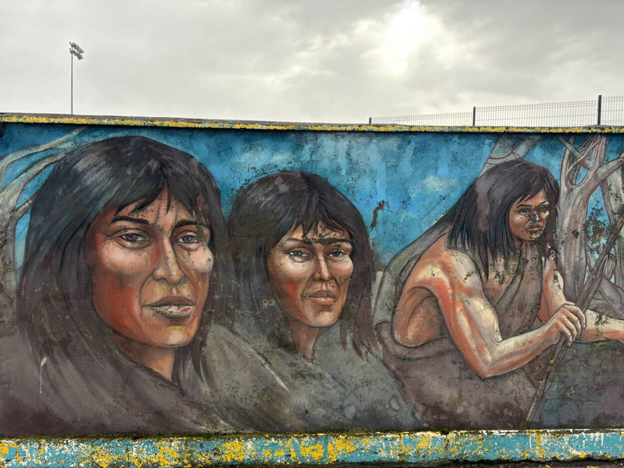 Graffiti in Patagonia showing Indios