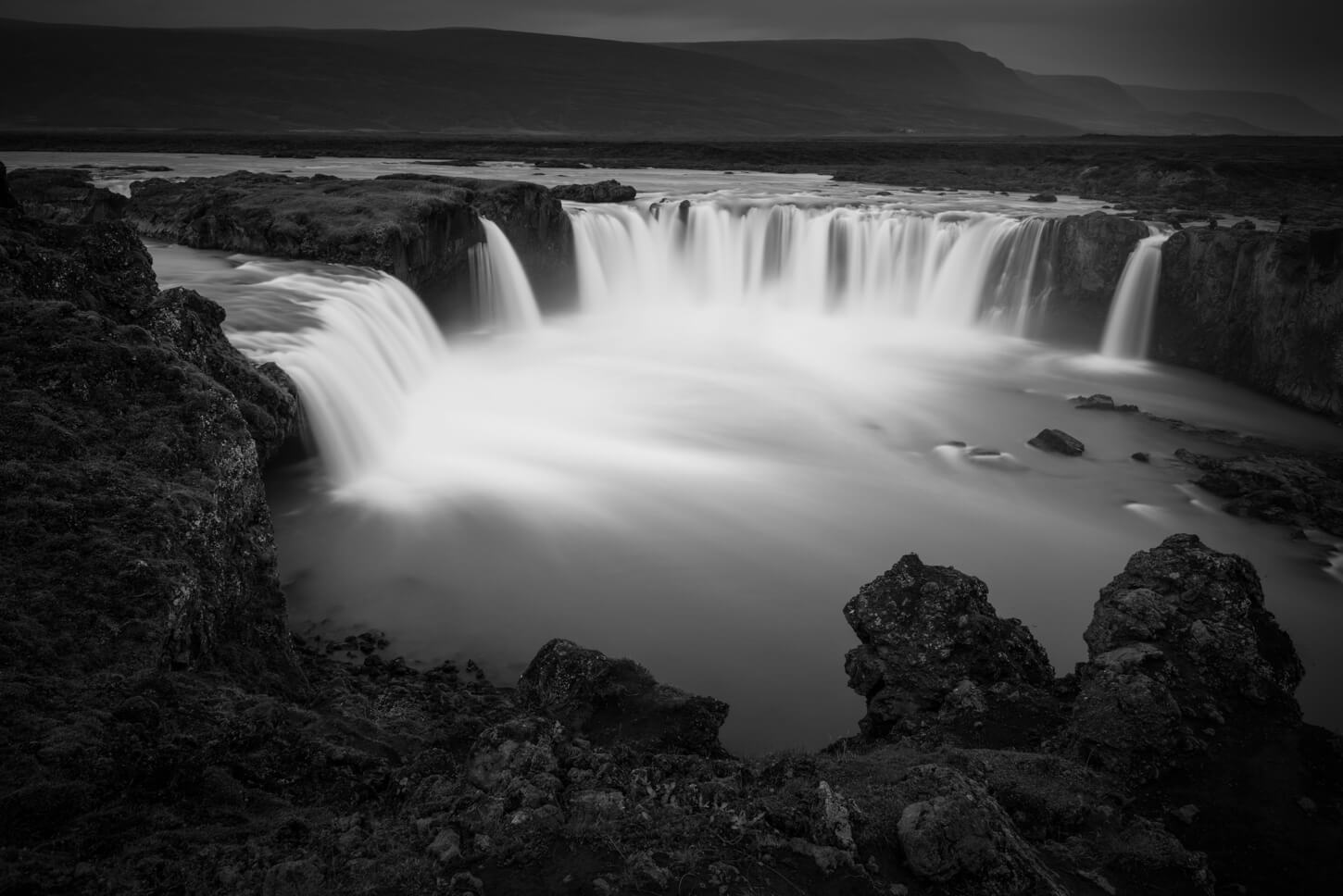 Black and white image of a waterfall in iceland
