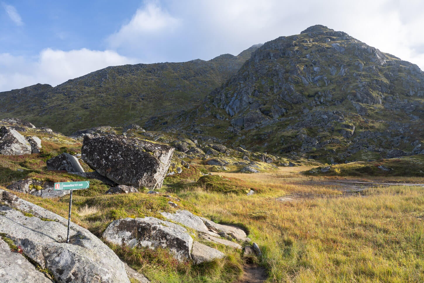 View of Himmeltinden with a trail sign marking the way.