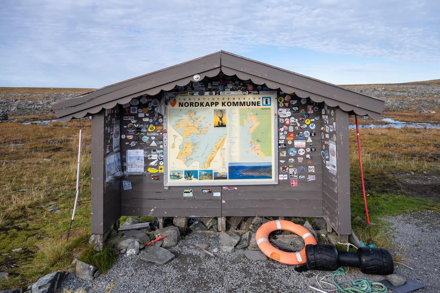 Infoboard at the KnivskjelloddenParking area/trailhead