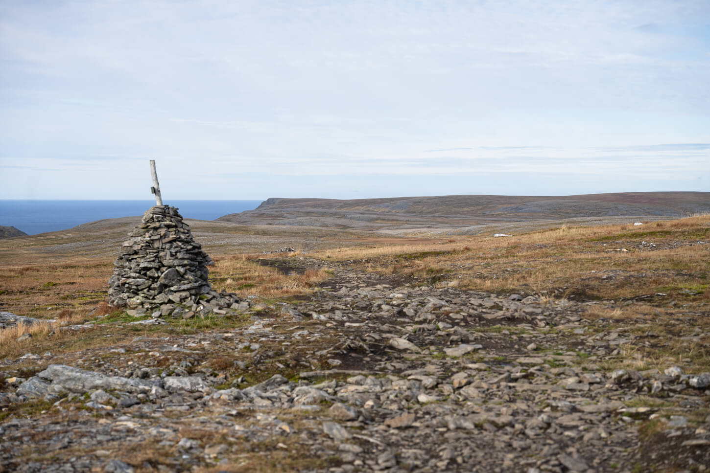 Cairn along the Knivskjellodden marking trail pointing the way of the hike.