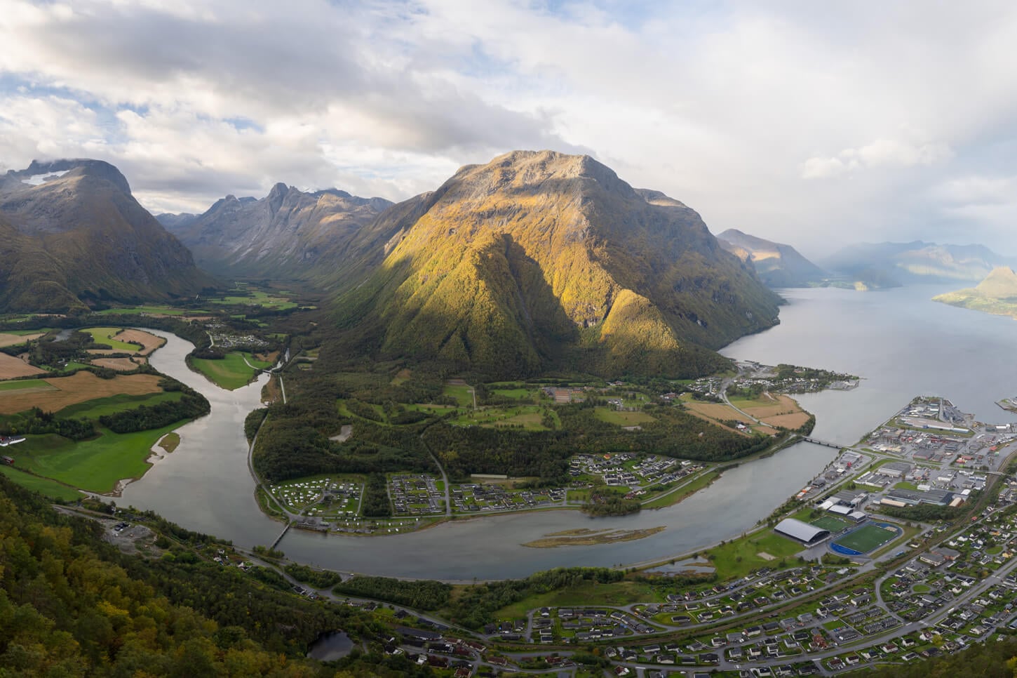 View of the romsdalen vally in the early morning from Rampestreken
