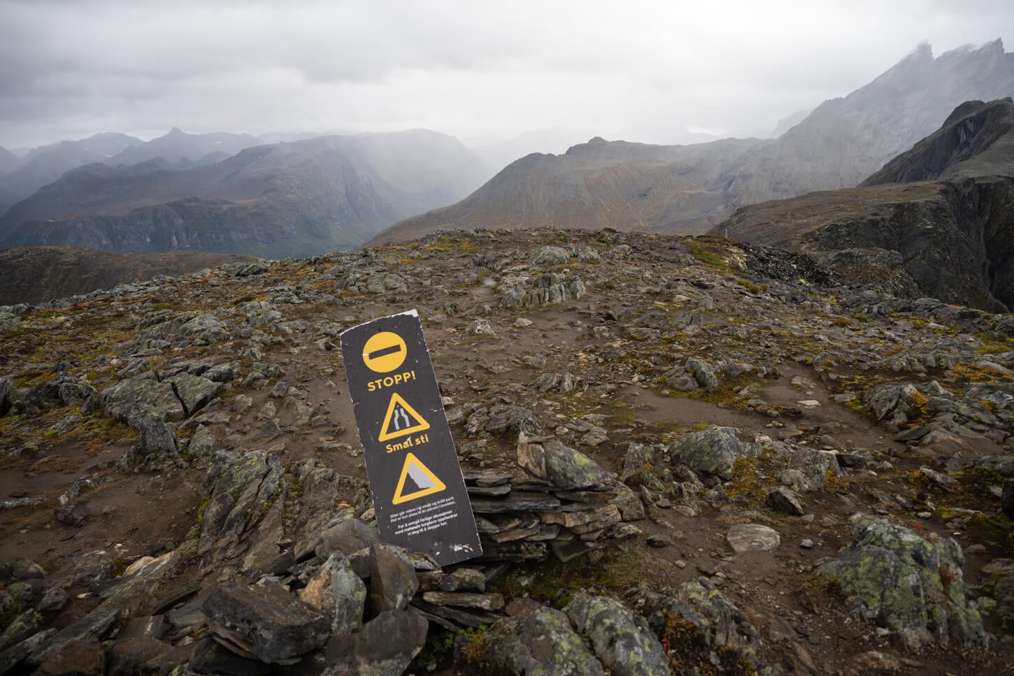 Romsdalseggen risge hike turning point for hikers from Åndalsnes