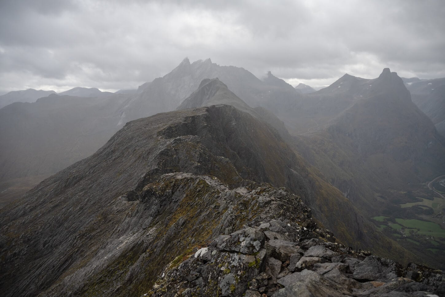Romsdalseggen hike exposed section of the trail