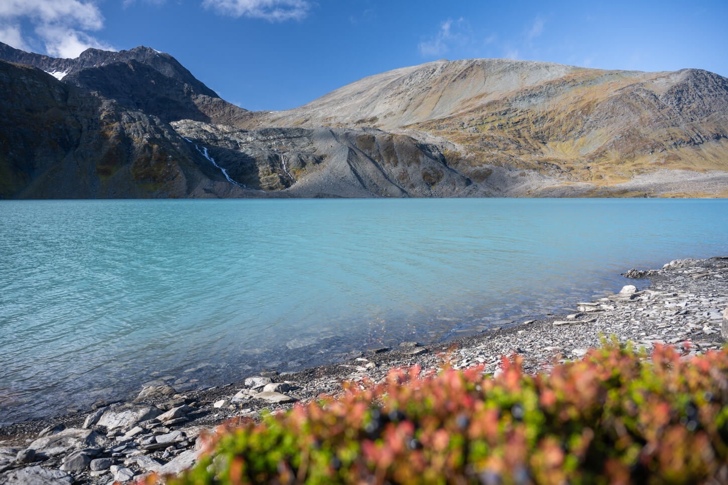 Rottenvikvatnet lake shore